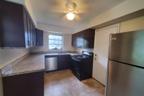 Condo in Miami, Florida, 2 bedrooms № 1960978 - photo 1