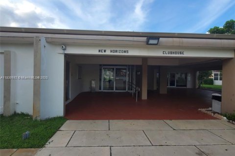 Condo in Miami, Florida, 2 bedrooms № 1960978 - photo 25