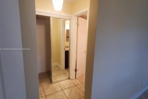 Condo in Miami, Florida, 2 bedrooms № 1960978 - photo 10
