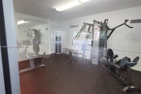 Condo in Miami, Florida, 2 bedrooms № 1960978 - photo 22