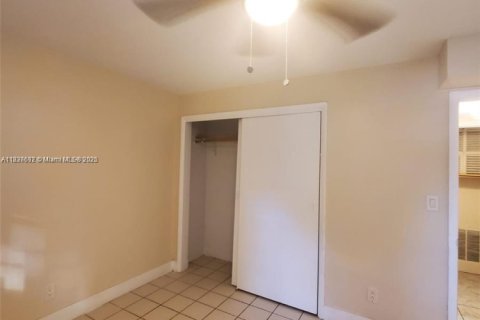 Condo in Miami, Florida, 2 bedrooms № 1960978 - photo 14