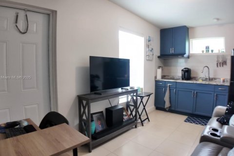 House in Miami, Florida 5 bedrooms, 159.61 sq.m. № 1882398 - photo 19