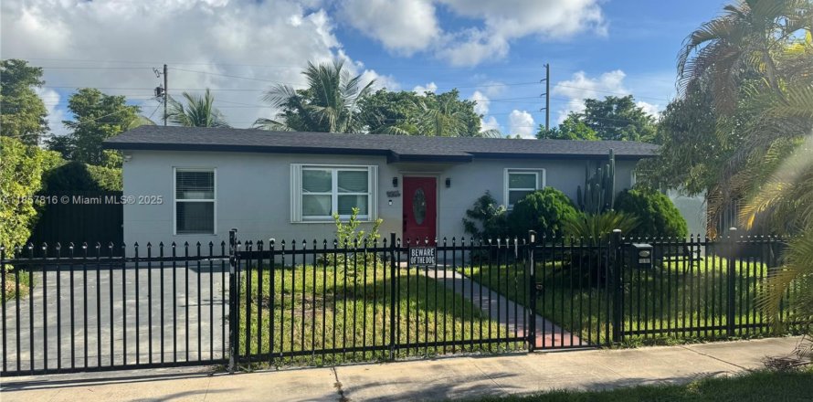 House in Miami, Florida 5 bedrooms, 159.61 sq.m. № 1882398