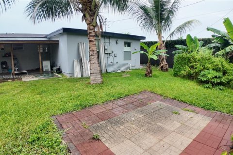 House in Miami, Florida 5 bedrooms, 159.61 sq.m. № 1882398 - photo 23