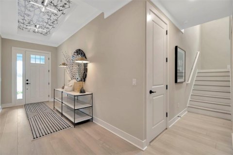 House in New Port Richey, Florida 4 bedrooms, 260.31 sq.m. № 2235494 - photo 3