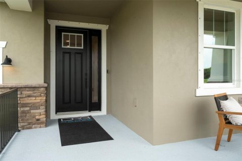 House in New Port Richey, Florida 4 bedrooms, 260.31 sq.m. № 2235494 - photo 2