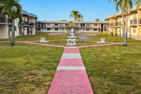 Condo in Miami Gardens, Florida, 1 bedroom № 2145664 - photo 20
