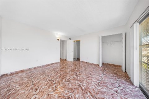 Condo in Miami Gardens, Florida, 1 bedroom № 2145664 - photo 12