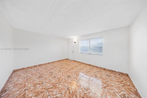 Condo in Miami Gardens, Florida, 1 bedroom № 2145664 - photo 4