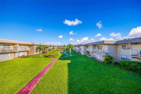 Condo in Miami Gardens, Florida, 1 bedroom № 2145664 - photo 17