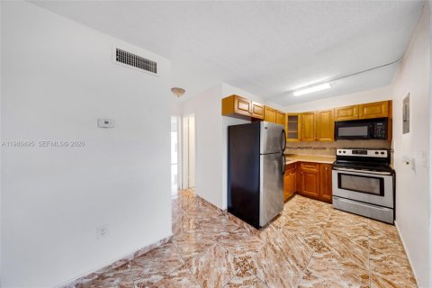 Condo in Miami Gardens, Florida, 1 bedroom № 2145664 - photo 5