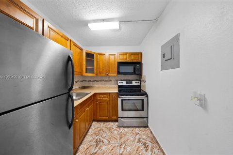 Condo in Miami Gardens, Florida, 1 bedroom № 2145664 - photo 7