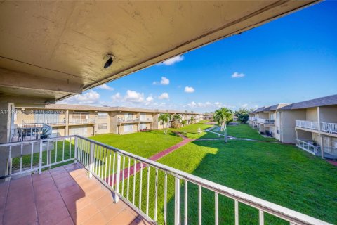 Condo in Miami Gardens, Florida, 1 bedroom № 2145664 - photo 15