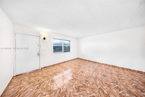 Condo in Miami Gardens, Florida, 1 bedroom № 2145664 - photo 3