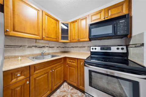 Condo in Miami Gardens, Florida, 1 bedroom № 2145664 - photo 8