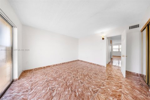 Condo in Miami Gardens, Florida, 1 bedroom № 2145664 - photo 13