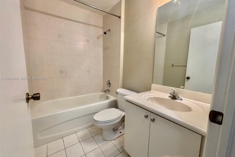 Touwnhouse à louer à Dania Beach, Floride: 3 chambres, 128.39 m2 № 2340668 - photo 12