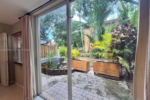 Touwnhouse à louer à Dania Beach, Floride: 3 chambres, 128.39 m2 № 2340668 - photo 3