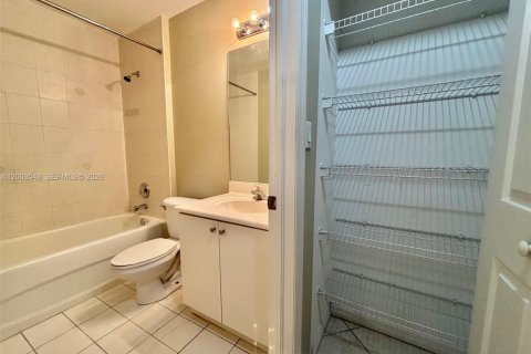 Touwnhouse à louer à Dania Beach, Floride: 3 chambres, 128.39 m2 № 2340668 - photo 13