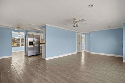 House in Punta Gorda, Florida 4 bedrooms, 149.94 sq.m. № 1616256 - photo 5