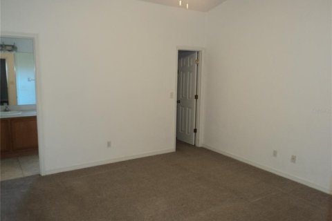 House in Clermont, Florida 3 bedrooms, 120.12 sq.m. № 2098281 - photo 8