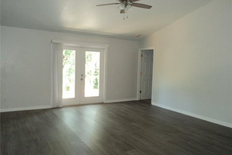 House in Clermont, Florida 3 bedrooms, 120.12 sq.m. № 2098281 - photo 7