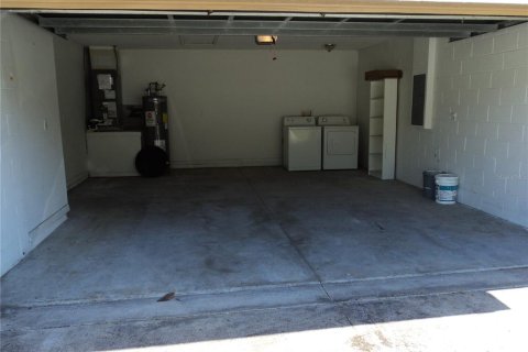 House in Clermont, Florida 3 bedrooms, 120.12 sq.m. № 2098281 - photo 13