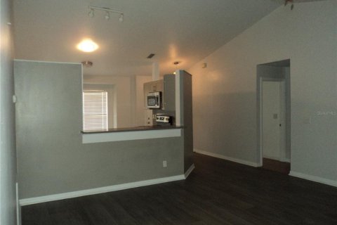 House in Clermont, Florida 3 bedrooms, 120.12 sq.m. № 2098281 - photo 5