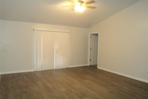 House in Clermont, Florida 3 bedrooms, 120.12 sq.m. № 2098281 - photo 6