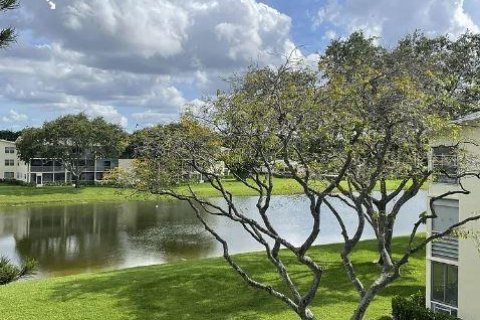 Condo in Boca Raton, Florida, 1 bedroom № 2118604 - photo 11