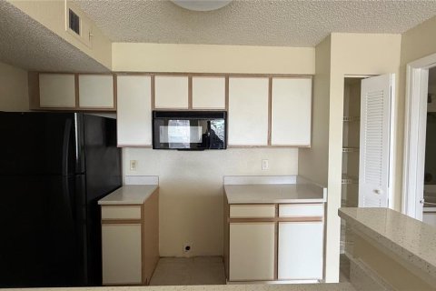 Condo in Kissimmee, Florida, 2 bedrooms  № 1905847 - photo 23