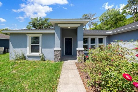 House in Ocala, Florida 3 bedrooms, 156.91 sq.m. № 2122295