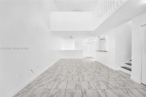 Condo in Doral, Florida, 2 bedrooms  № 2042002 - photo 5