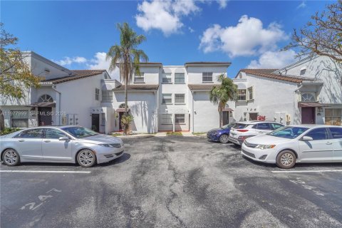 Condo in Doral, Florida, 2 bedrooms  № 2042002 - photo 22