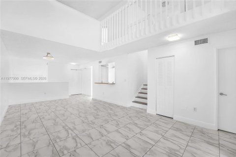 Condo in Doral, Florida, 2 bedrooms  № 2042002 - photo 12