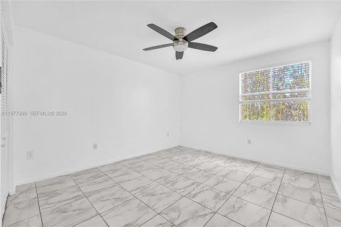Condo in Doral, Florida, 2 bedrooms  № 2042002 - photo 10