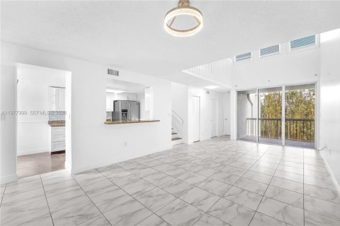 Condo in Doral, Florida, 2 bedrooms  № 2042002