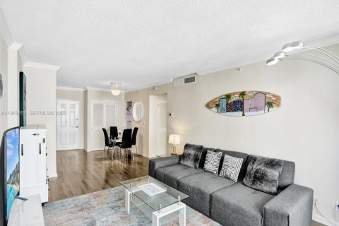 Condo in Hollywood, Florida, 1 bedroom  № 2031139 - photo 6