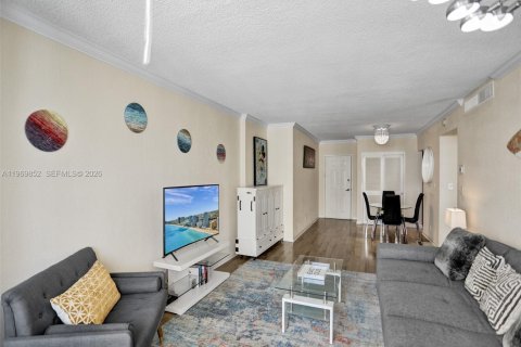 Condo in Hollywood, Florida, 1 bedroom  № 2031139 - photo 9