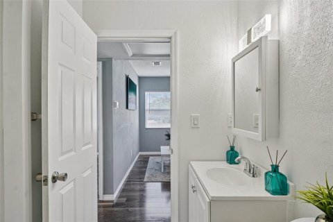 House in Clearwater, Florida 3 bedrooms, 121.7 sq.m. № 1873821 - photo 29