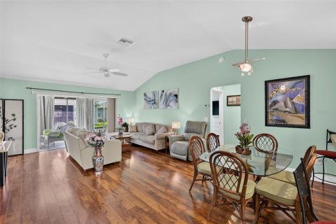 House in The Villages, Florida 3 bedrooms, 150.32 sq.m. № 2313127 - photo 12