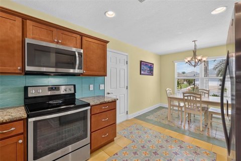 House in The Villages, Florida 3 bedrooms, 150.32 sq.m. № 2313127 - photo 18