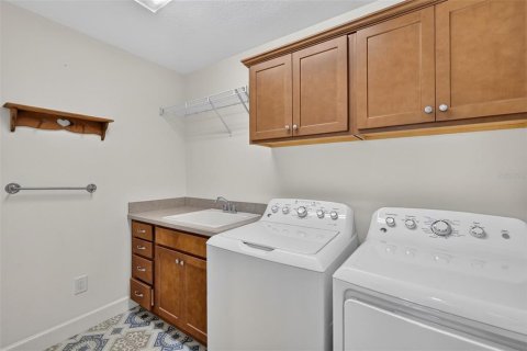 House in The Villages, Florida 3 bedrooms, 150.32 sq.m. № 2313127 - photo 2