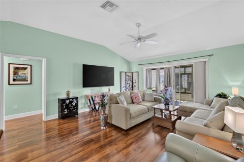 House in The Villages, Florida 3 bedrooms, 150.32 sq.m. № 2313127 - photo 15