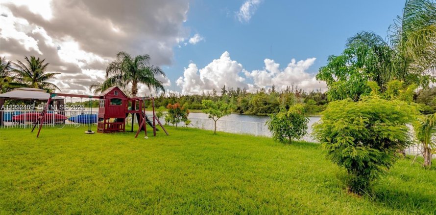 Villa ou maison à Miramar, Floride 4 chambres, 332.5 m2 № 2146089