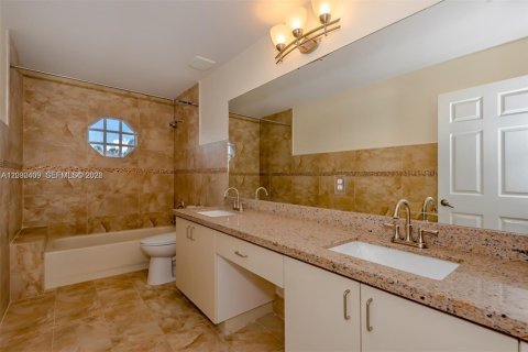 Villa ou maison à louer à Miramar, Floride: 4 chambres, 332.5 m2 № 2146089 - photo 18