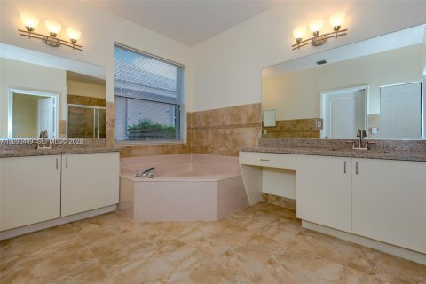 Villa ou maison à louer à Miramar, Floride: 4 chambres, 332.5 m2 № 2146089 - photo 28