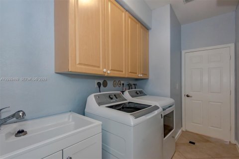 Villa ou maison à louer à Miramar, Floride: 4 chambres, 332.5 m2 № 2146089 - photo 25