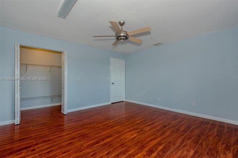 Villa ou maison à louer à Miramar, Floride: 4 chambres, 332.5 m2 № 2146089 - photo 8