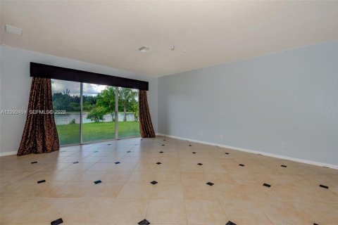 Villa ou maison à louer à Miramar, Floride: 4 chambres, 332.5 m2 № 2146089 - photo 9